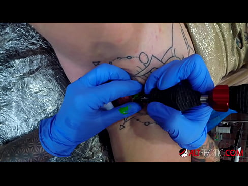 ❤️ Ekstreme tatuita varmulo Sully Savage ricevis tatuon sur sia klitoro Belega porno ĉe ni % eo.np64.ru%